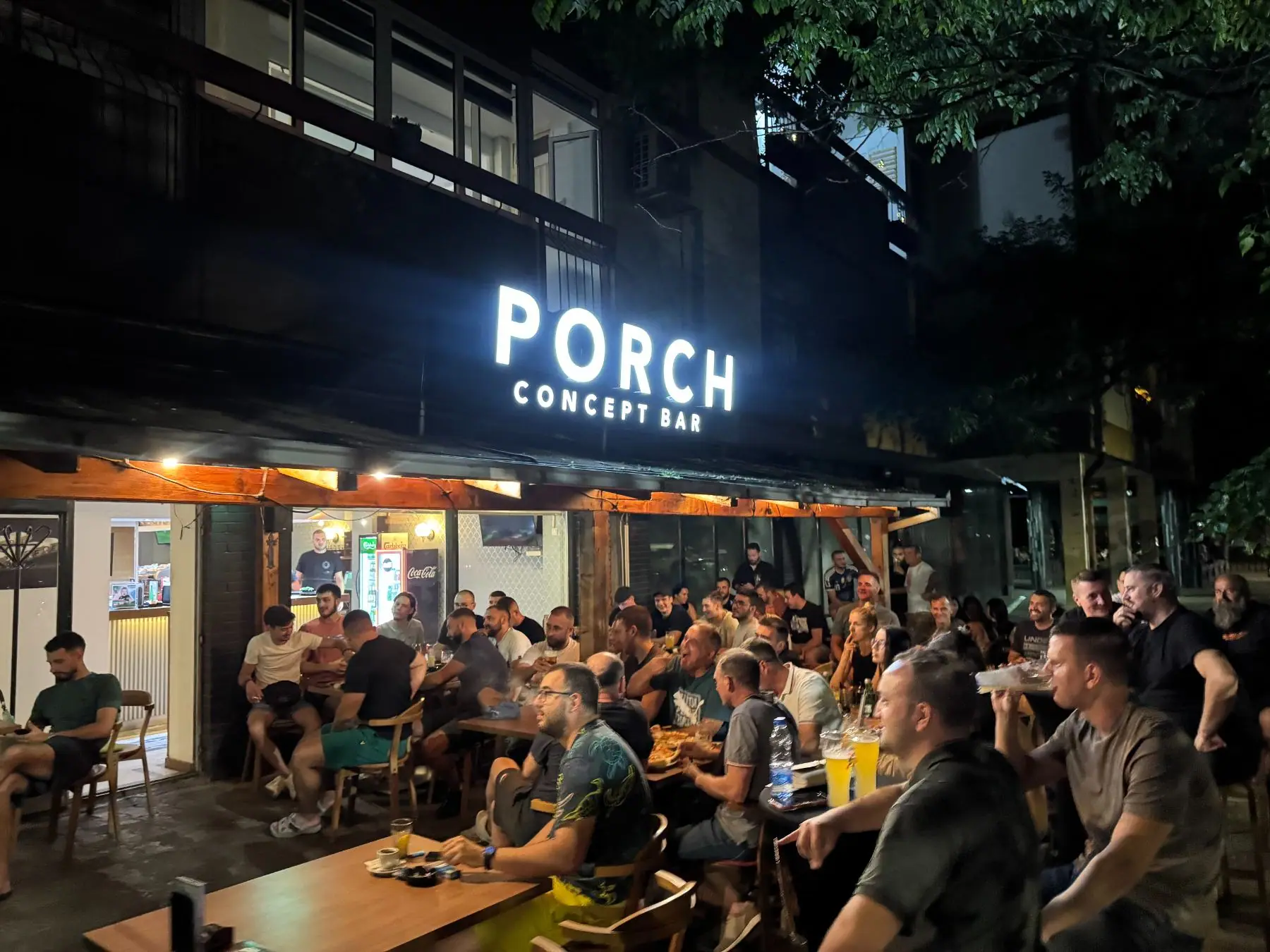 Pun Porch u letnjoj noći